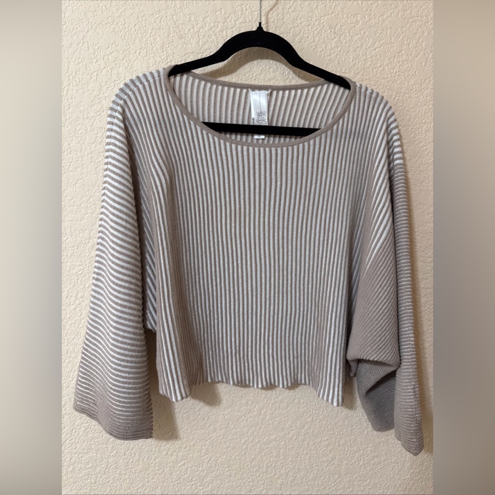 Wynne Layers 3D Knit Dolman Sleeve Top Sweater Sz M Cropped Striped Boxy beige